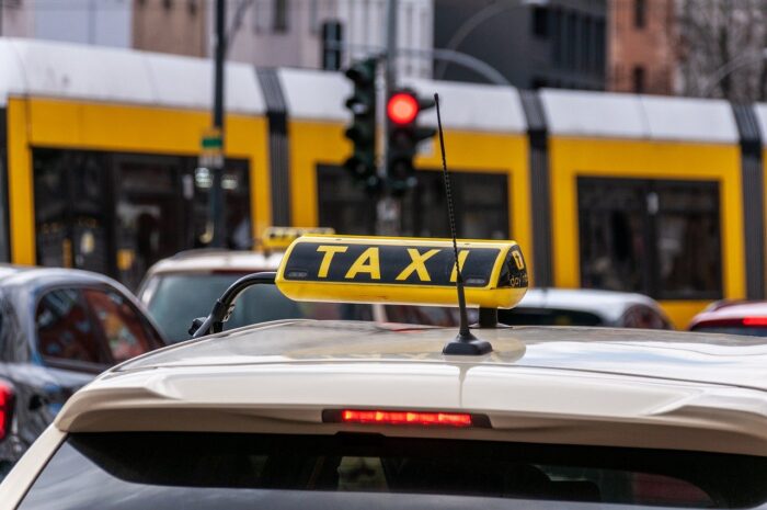 Découvrez le métier de chauffeur de taxi : missions et parcours